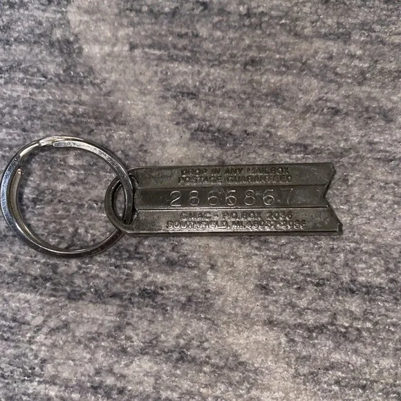 Vintage General Motors GMAC Double Keychain "Drop in Mail Box" Holder - Picture 2 of 3